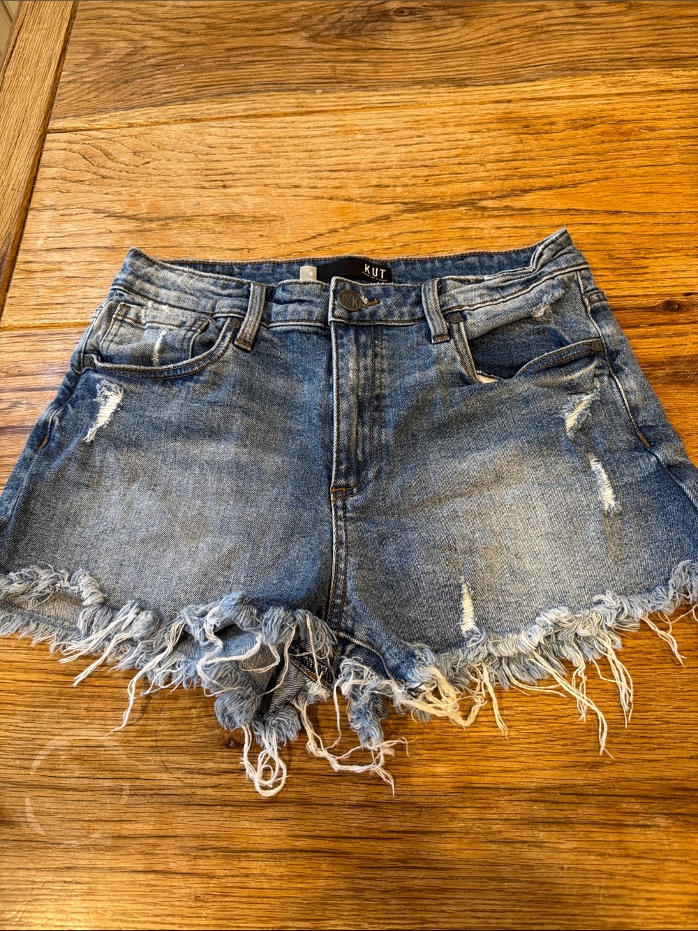 Kut from the Kloth size 0 distressed jean shorts 3 inch inseam